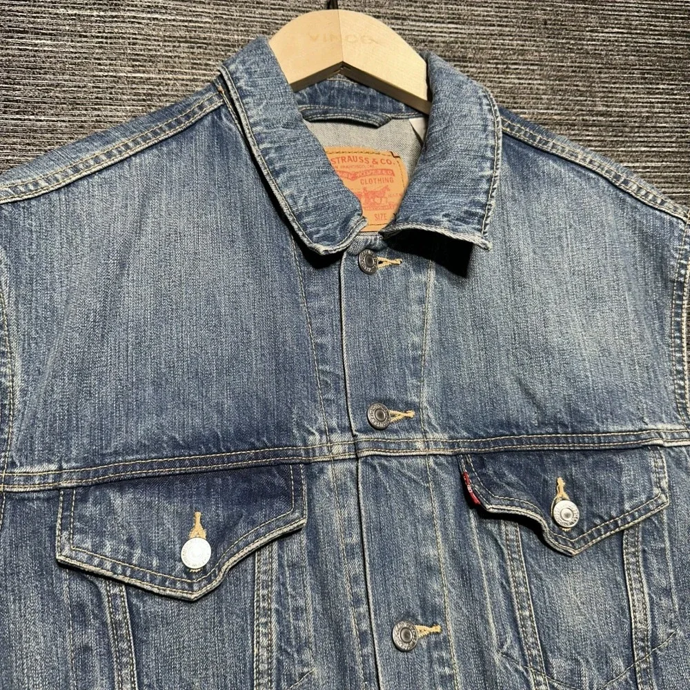 Levis Denim Vest Mens XL Blue Solid Sleeveless Trucker Denim Raw Cut Sleeves